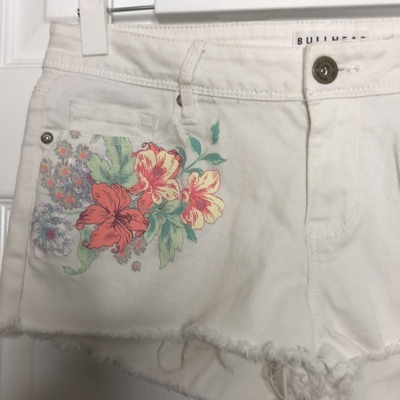Bullhead Frayed Short Short White Floral 9 - Picture 2 of 7